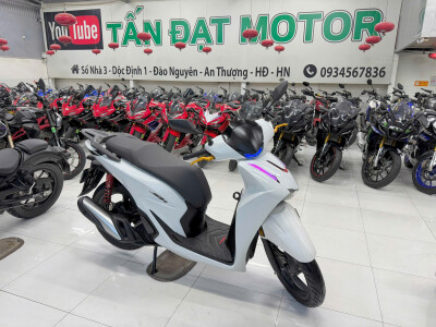 BÁN HONDA SH160 ABS MODEL 2026 Kèm Sẵn Đồ Chơi Đèn Gần 10 Triệu