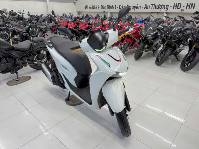 BÁN HONDA SH160 ABS MODEL 2026 Kèm Sẵn Đồ Chơi Đèn Gần 10 Triệu