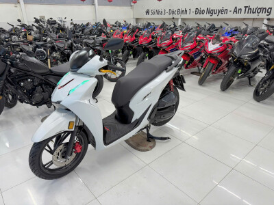 BÁN HONDA SH160 ABS MODEL 2026 Kèm Sẵn Đồ Chơi Đèn Gần 10 Triệu