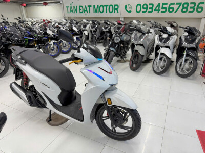 BÁN HONDA SH160 ABS MODEL 2026 Kèm Sẵn Đồ Chơi Đèn Gần 10 Triệu
