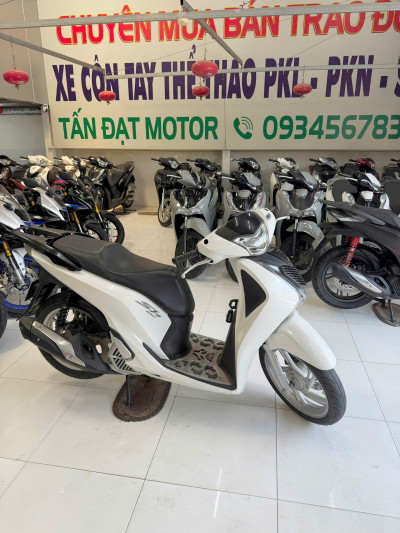 Góp 20 Triệu SH125 2018 Trắng Cực Chất Thật Đơn Giản Tại TẤN ĐẠT MOTOR, Bán SH