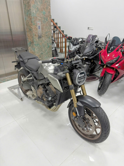 90 Triệu Quất CB650R Màu Bạc Cực Chất, Trả Góp Siêu Tốc Tại Tấn Đạt Motor