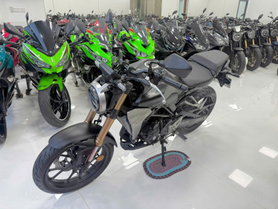 BÁN CB300R MÀU ĐEN SIÊU LƯỚT, DÀNH RIÊNG CHO CÁC THƯỢNG KHÁCH THỰC SỰ KỸ TÍNH