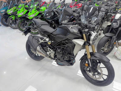 BÁN CB300R MÀU ĐEN SIÊU LƯỚT, DÀNH RIÊNG CHO CÁC THƯỢNG KHÁCH THỰC SỰ KỸ TÍNH
