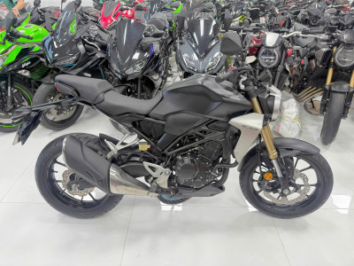BÁN CB300R MÀU ĐEN SIÊU LƯỚT, DÀNH RIÊNG CHO CÁC THƯỢNG KHÁCH THỰC SỰ KỸ TÍNH