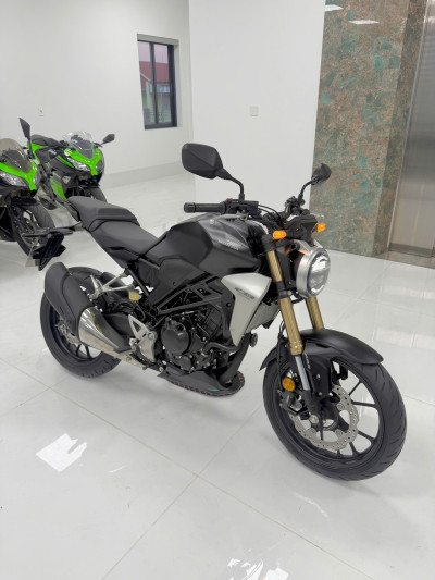 BÁN CB300R MÀU ĐEN SIÊU LƯỚT, DÀNH RIÊNG CHO CÁC THƯỢNG KHÁCH THỰC SỰ KỸ TÍNH