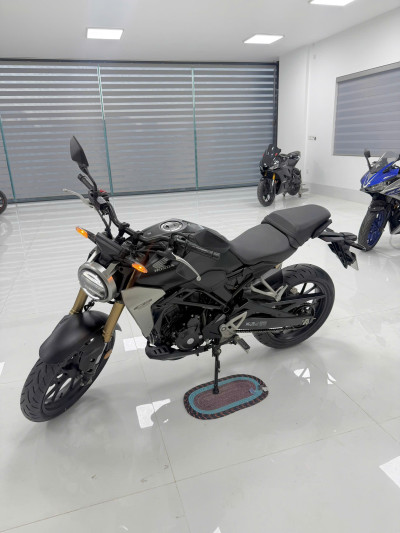 BÁN CB300R MÀU ĐEN SIÊU LƯỚT, DÀNH RIÊNG CHO CÁC THƯỢNG KHÁCH THỰC SỰ KỸ TÍNH