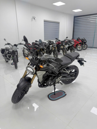 BÁN CB300R MÀU ĐEN SIÊU LƯỚT, DÀNH RIÊNG CHO CÁC THƯỢNG KHÁCH THỰC SỰ KỸ TÍNH