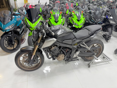 95 TRIỆU QUẤT CB650R 2021 MÀU ĐEN NHÁM CỰC CHẤT, TRẢ GÓP SIÊU TỐC TẠI TẤN ĐẠT MOTOR
