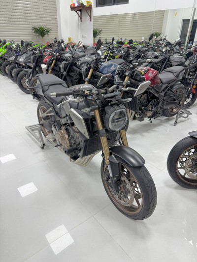 95 TRIỆU QUẤT CB650R 2021 MÀU ĐEN NHÁM CỰC CHẤT, TRẢ GÓP SIÊU TỐC TẠI TẤN ĐẠT MOTOR