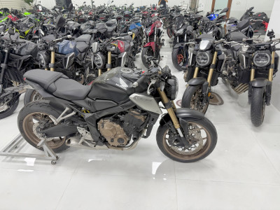 95 TRIỆU QUẤT CB650R 2021 MÀU ĐEN NHÁM CỰC CHẤT, TRẢ GÓP SIÊU TỐC TẠI TẤN ĐẠT MOTOR