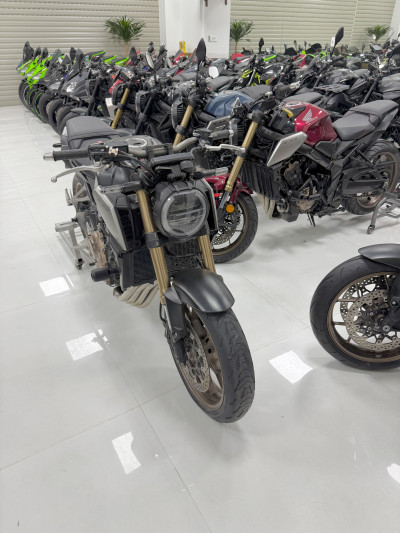 95 TRIỆU QUẤT CB650R 2021 MÀU ĐEN NHÁM CỰC CHẤT, TRẢ GÓP SIÊU TỐC TẠI TẤN ĐẠT MOTOR